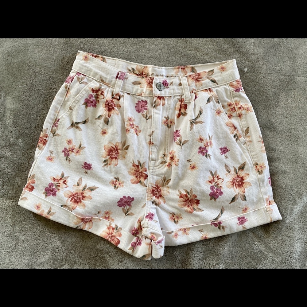 NWT American Eagle Floral White Shorts sz 2